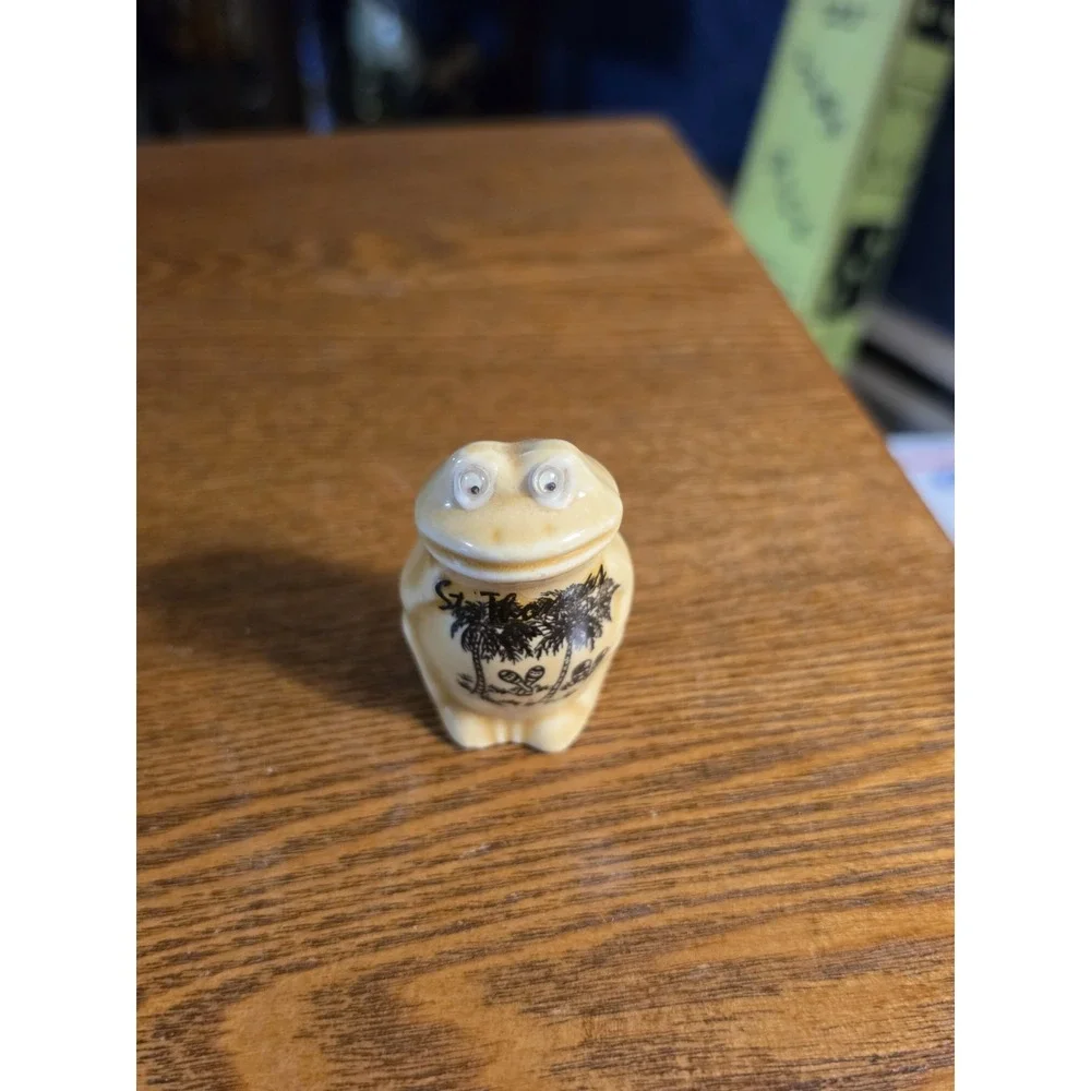 Vintage Brown FROG Toothpick Holder ‎ Retro Kitschy Souvenir Palm Tree